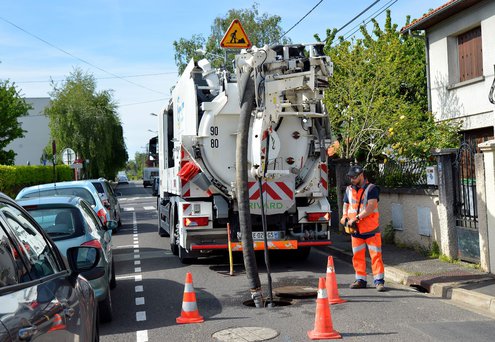 Hydrocurage de canalisations sur la voie publique